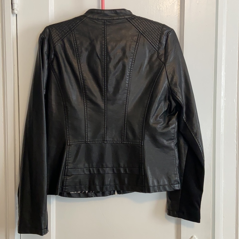 leather jacket - Picture 2 of 6